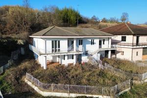 QUADRIFAMILIARE A PRALORMO