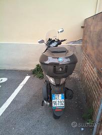 Beverly 300 i  con garanzia piaggio  fino a luglio