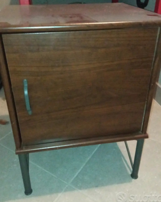 Coppia di comodini Ikea Musken marroni
