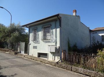 CASA SEMINDIPENDENTE A SAN GIORGIO DEL SANNIO
