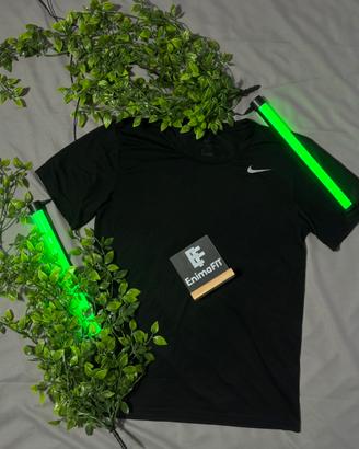 T-shirt Nike nera basic - Taglia S - ottime condiz