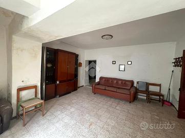 CASA DI CORTE A FALCIANO DEL MASSICO