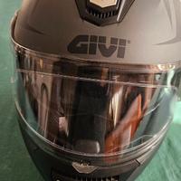 Casco moto modulare marca Givi