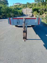 Carrellone per trasporto attrezzi agricoli.