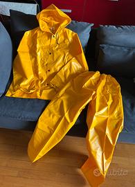 Completo in tela cerata