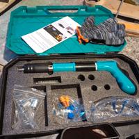 inchiodatrice nuova completa di valigetta.