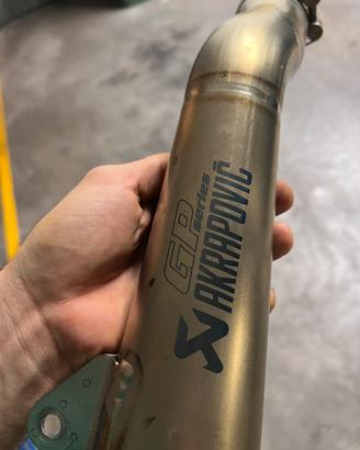 Scaricò  Akrapovic