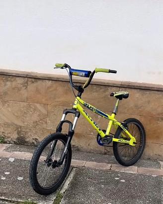 BMX ATALA GIALLA FLUO