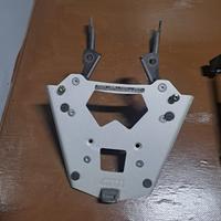 Piastra bauletto givi con relative staffe