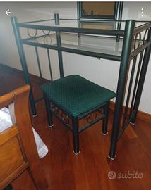 Tavolo da trucco in ferro e vetro con specchio e s