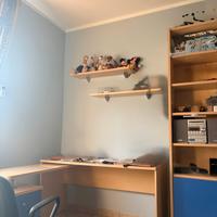 Cameretta: scrivania 2 mensole,scaffale e sedia