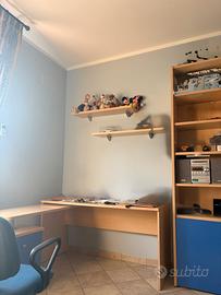 Cameretta: scrivania 2 mensole,scaffale e sedia
