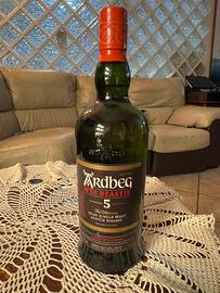 Ardbeg Wisky single malt.