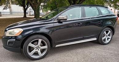 VOLVO XC60 D3 AWD 2400d R LINE 