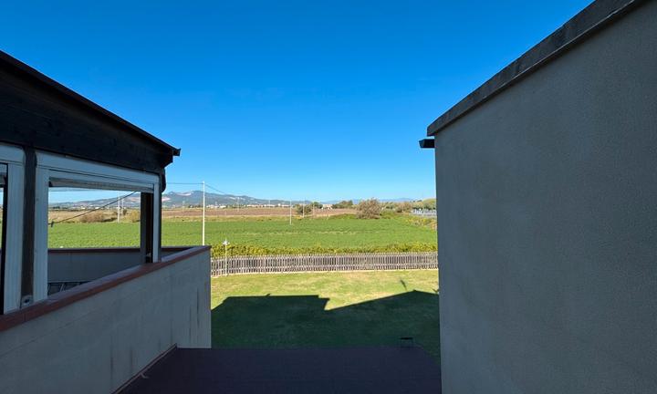 Appartamento in trifamiliare in campagna