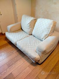 Divano due posti.