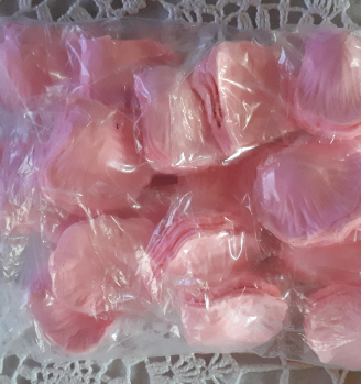 Petali di rosa finti