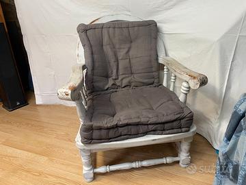 Poltrona decoupage vintage in legno con cuscino