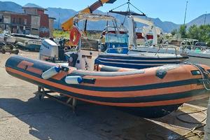 Gommone piu motore