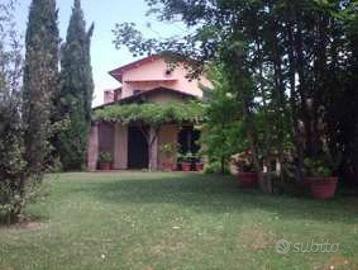 Villa di 260 m² con più di 5 locali e box auto dop