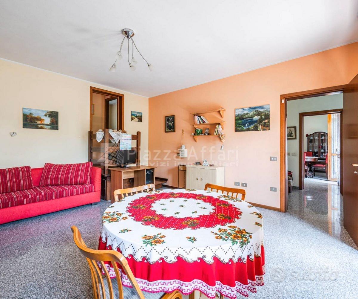 Casa con due appartamenti a schiera - Vista 5