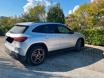 Auto mercedes gla
