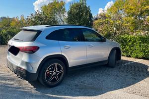 Auto mercedes gla