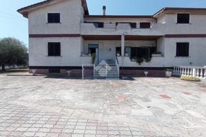 VILLA SINGOLA A POMEZIA
