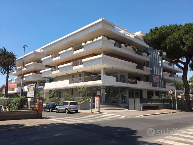 Trilocale con TERRAZZO e BALCONE / Acilia