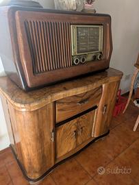 Radio d'epoca Allocchio Bacchini con mobiletto