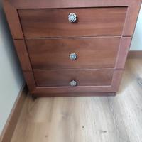 Comodino a 3 cassetti