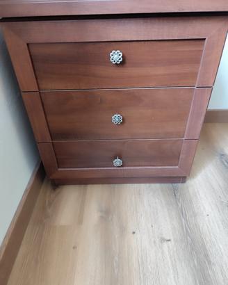 Comodino a 3 cassetti