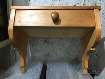 Due comodini da parete