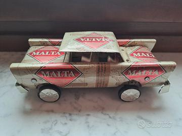 modellino auto in legno 