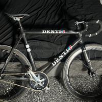 BICI DA PISTA IN CARBONIO TELAIO