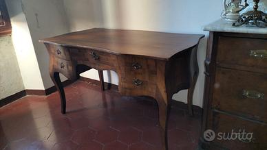 Scrivania antica sagomata in legno Luigi XV