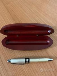 Penna a Sfera con Custodia in Legno Elegante