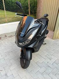 HONDA PCX 125 del Marzo 2023 - 5.808 km