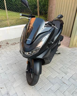 HONDA PCX 125 del Marzo 2023 - 5.808 km