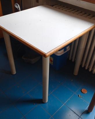 Tavolo quadrato 