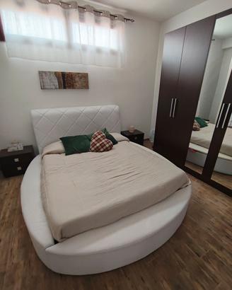 letto tondo e armadi