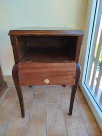 Mobiletto in legno