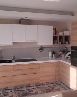 cucina  luminosa e spaziosa