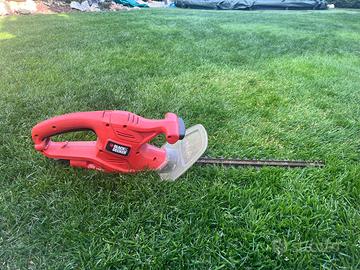 “Tagliasiepi Black & Decker GT4245 a filo