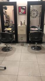 Specchi e poltrone parrucchiera