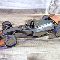 Scultura viti e bulloni AUTO FORMULA UNO.
