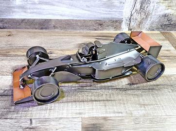 Scultura viti e bulloni AUTO FORMULA UNO.