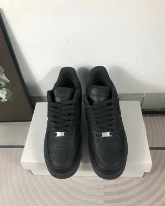 Nike Air Force 1 nere, taglia 39