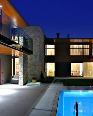 Villa di 909 m² con più di 5 locali e box auto a C