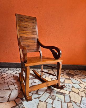 Sedia a dondolo in legno